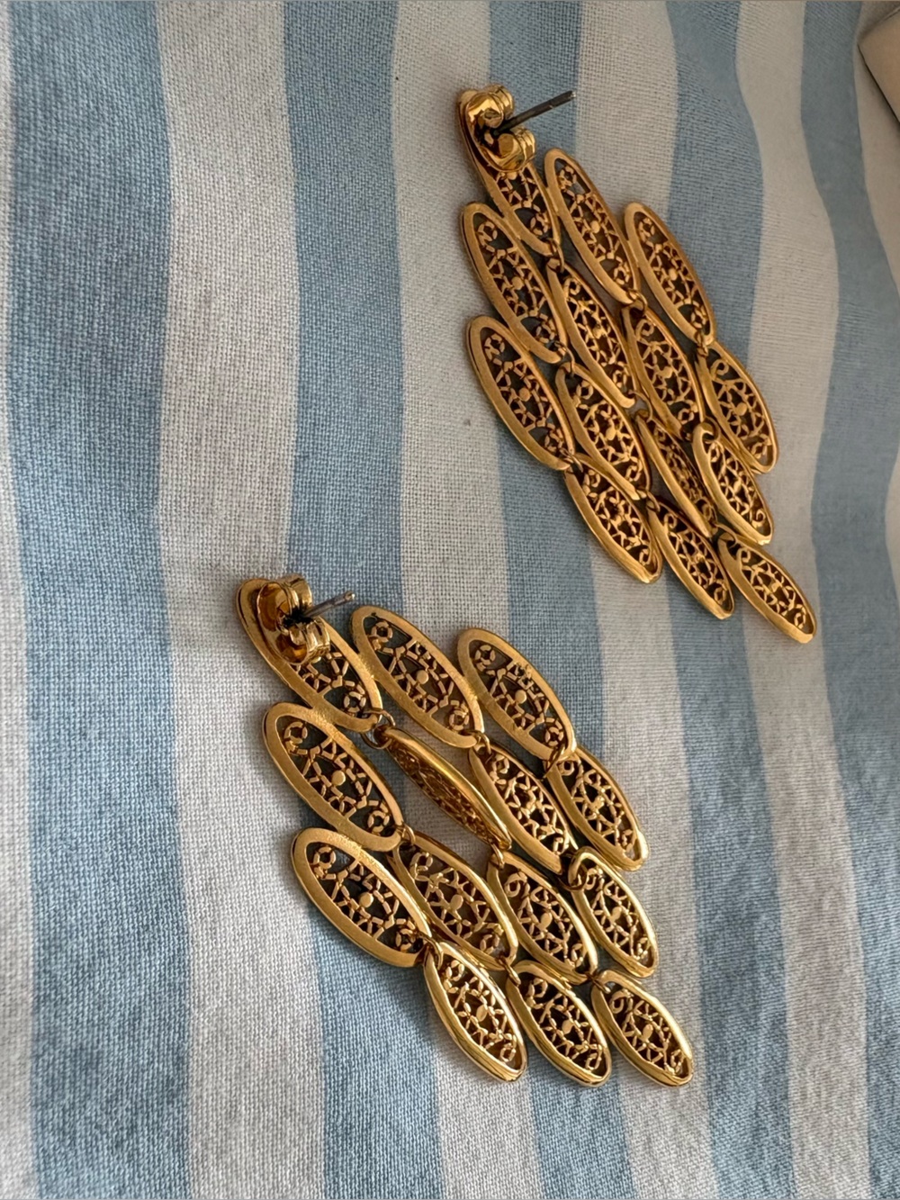 Sezane Colombe Earrings Gold Plated Metal New with Pouch & Box Rare Find - Picture 12 of 15